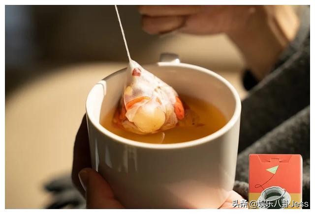 在李佳琦直播间买零食，是个划算的选择吗？