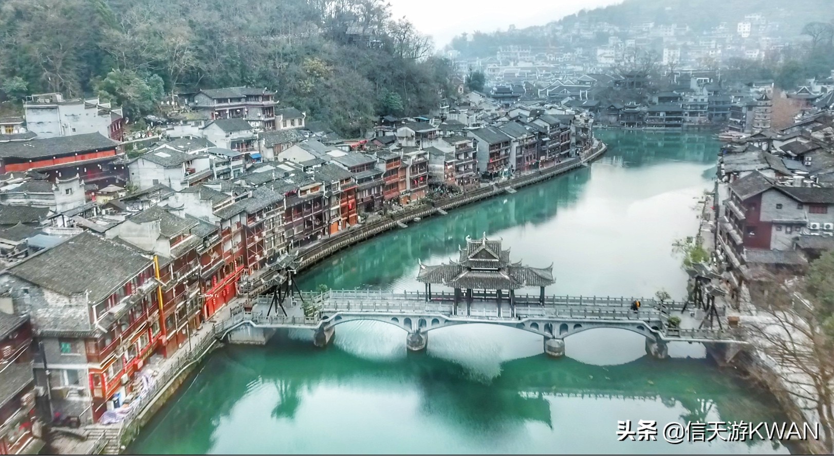 边城：沈从文笔下的湘西,沈从文在边城中对沱江的描写