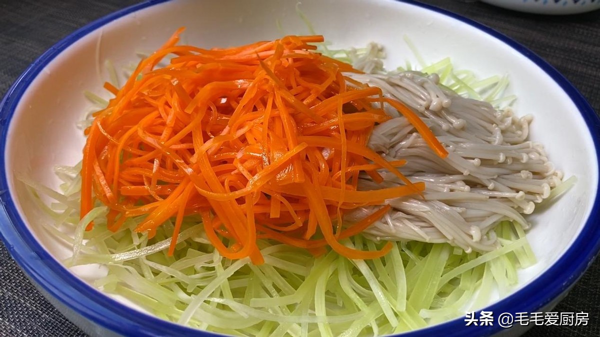 莴笋和土豆可以同吃吗怎么炒好吃,素炒酸辣莴笋片怎样炒得脆嫩好吃