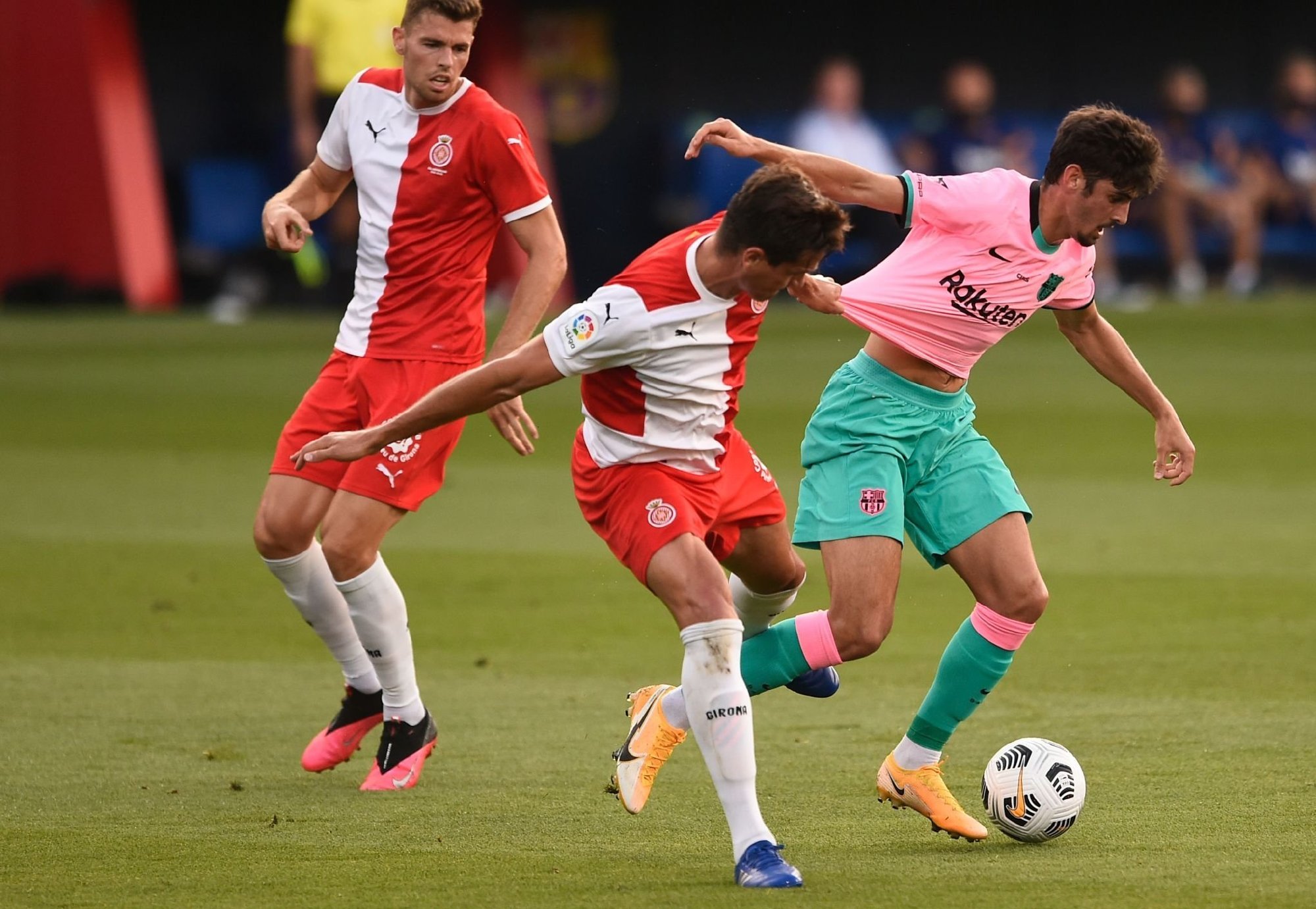 友谊赛简评：中场的衔接出现问题，前场的默契还要增强