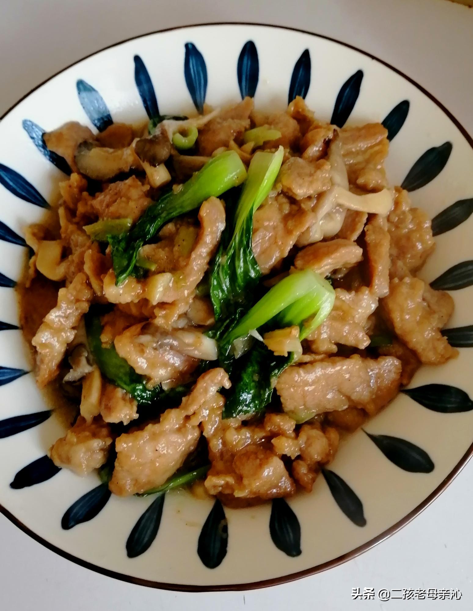 老母亲吃肉,老母亲的饭菜