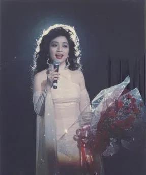 歌手开嗓的奇葩方式：徐小凤喝辣椒油、谭咏麟喝冰水、王爱华喝酒