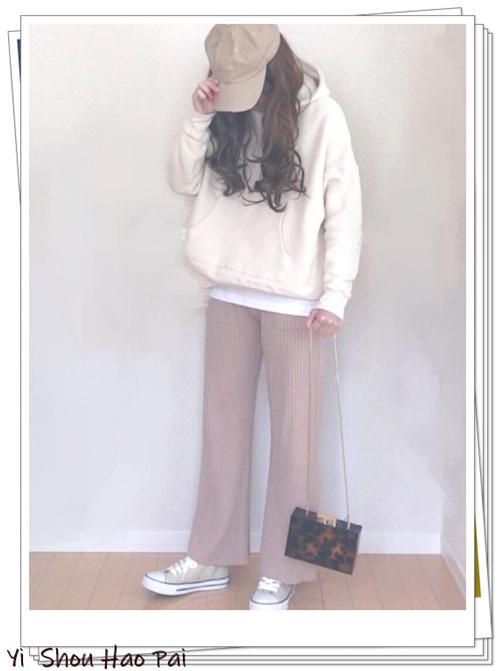 粉红色裤子搭配什么颜色上衣好看,粉红色裤子配什么上衣好看