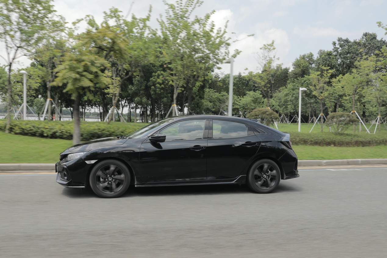 2023本田思域手动劲极版测评,试驾本田思域混动油耗