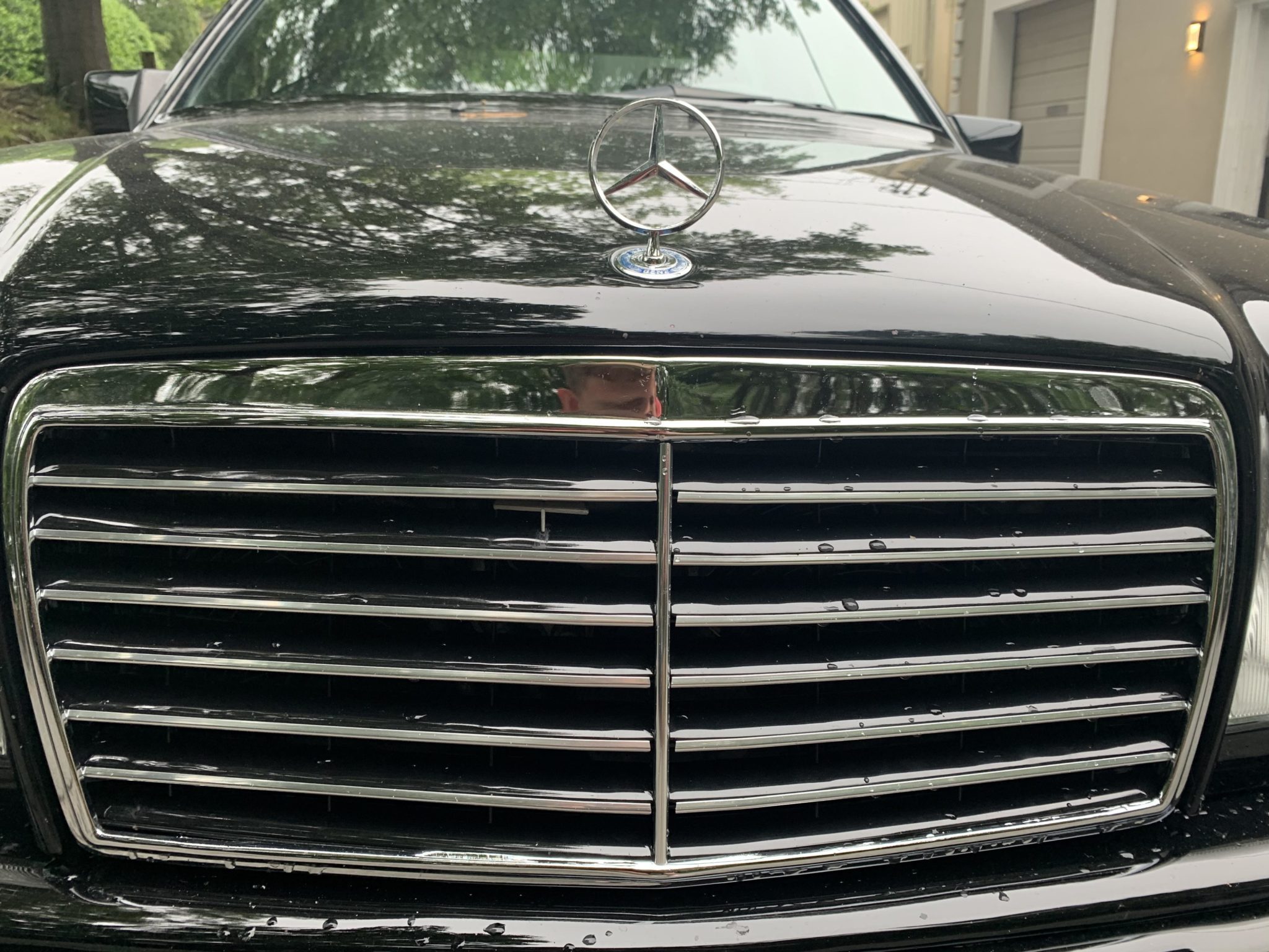 你信么？30年前的“小虎头”奔驰E级，至今还有人念念不忘