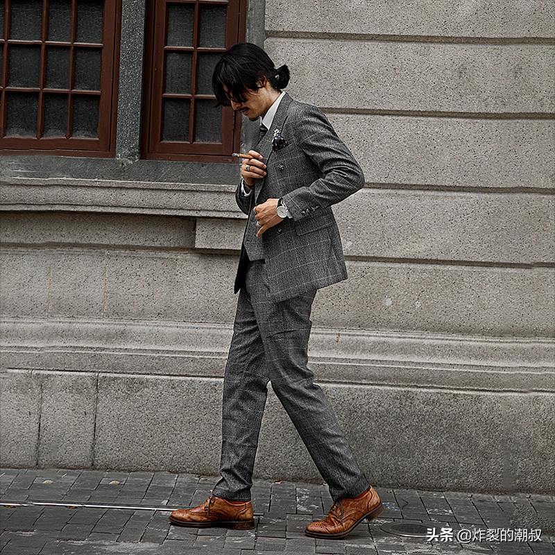 男人西服怎么选？一套复古西服能帅气一辈子