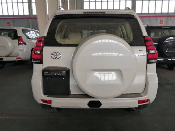 丰田霸道4.0中东版哪个配置最高,中东版霸道4000与国产对比