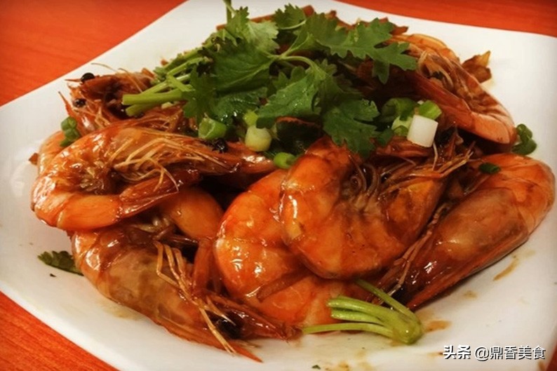 几月份捕捉河虾最肥美,吃虾要怎么咬