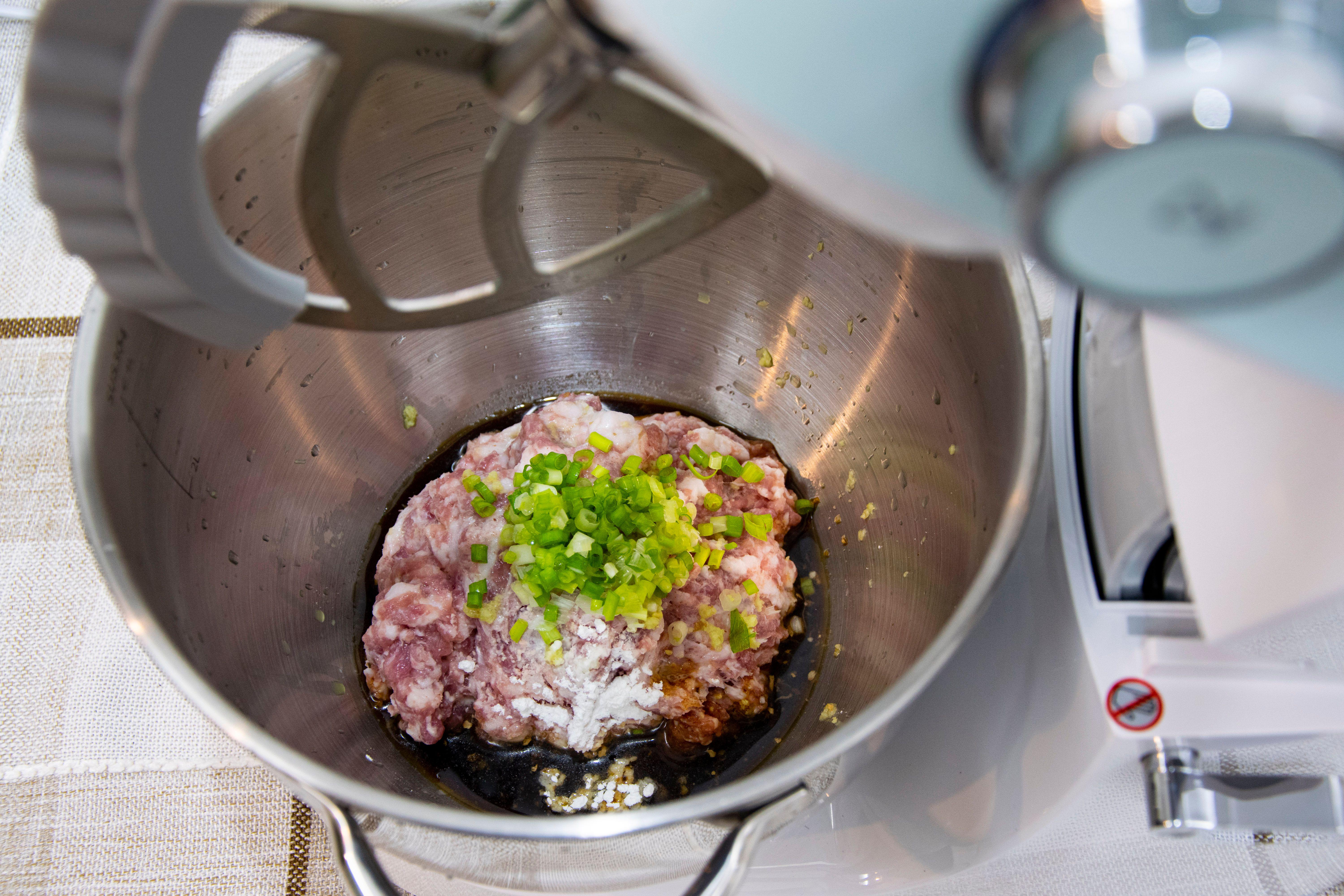 海氏厨师机m5操作,海氏m5厨师机带榨汁功能测评