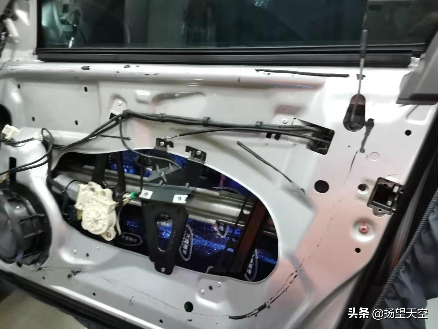 请问奔驰e280的详细资料,奔驰e280是操控还是舒适