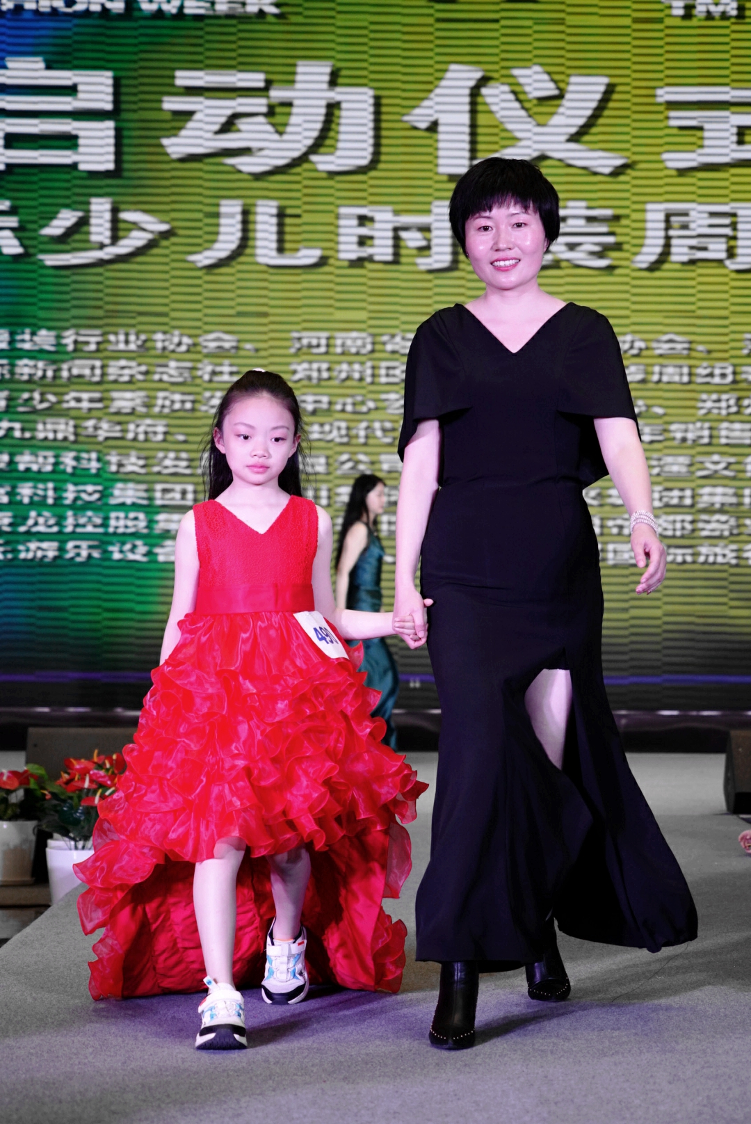 第六届郑州国际少儿时装周,亲子时装秀国潮