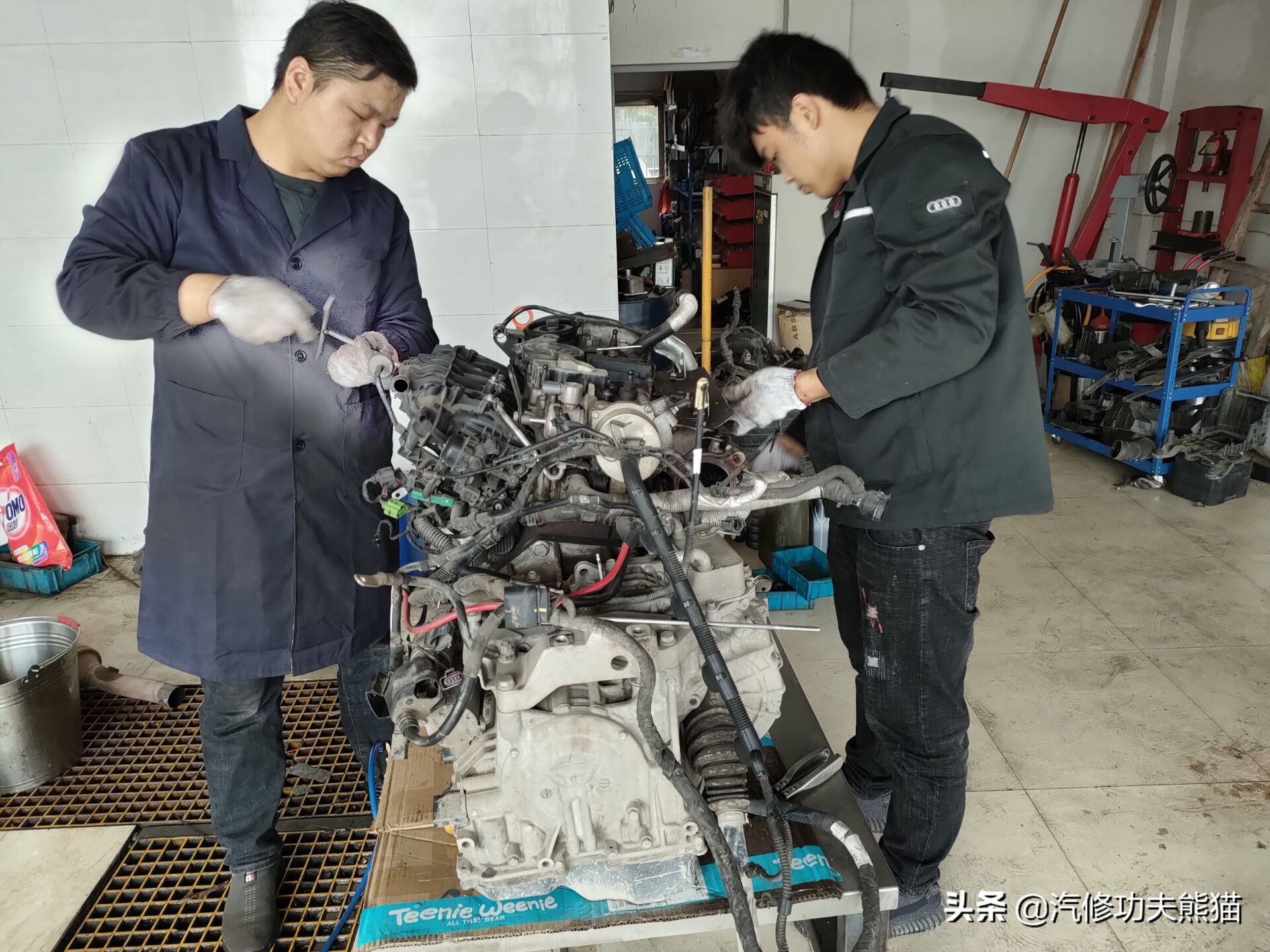 斯柯达昊锐烧机油维修视频,大众斯柯达昊锐1.8t烧机油