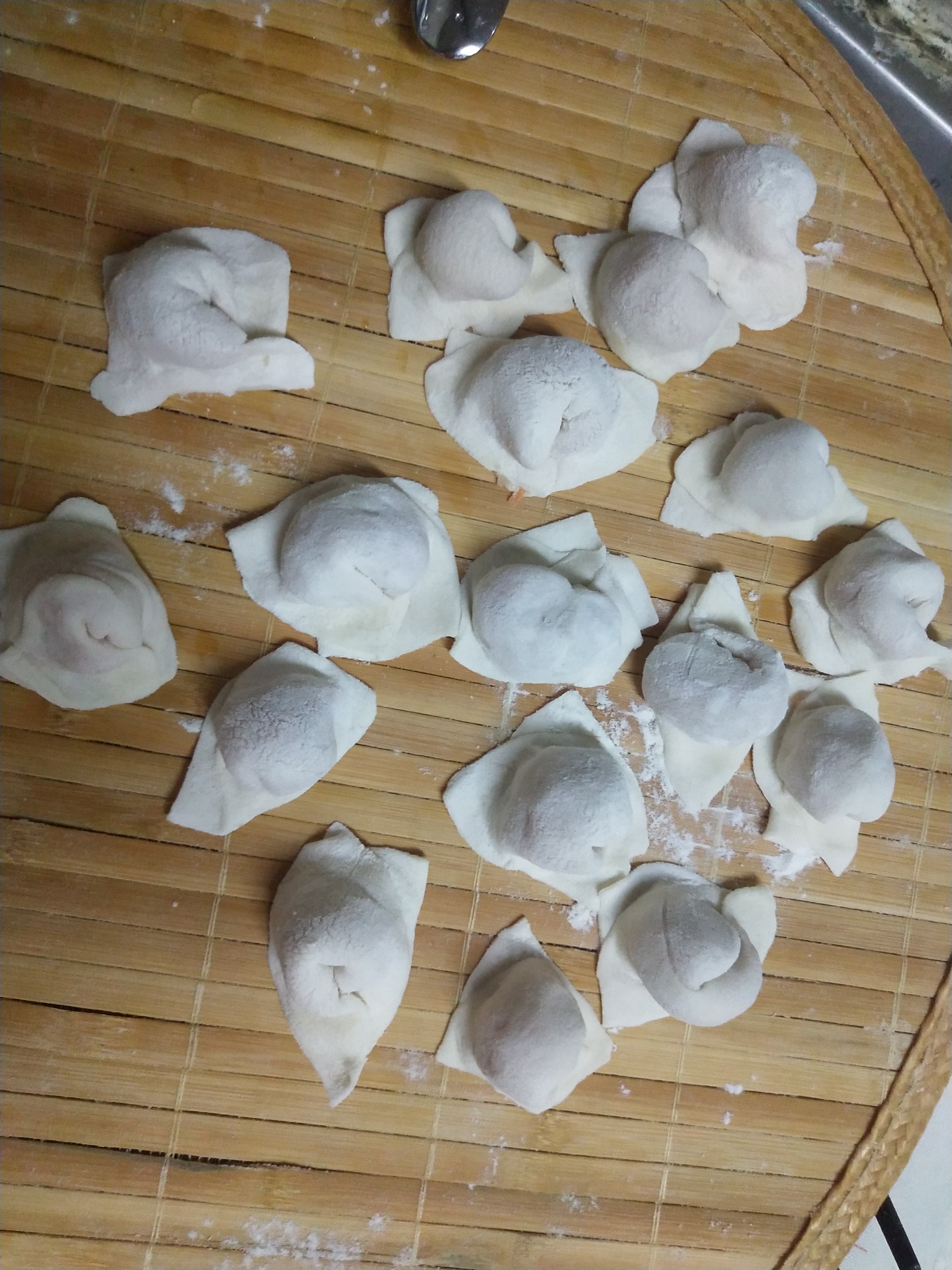 馄饨馅怎么调制又鲜又嫩不发酸,馄饨馅儿怎么调鲜嫩不柴