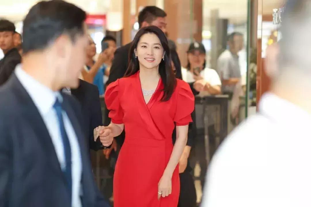 45岁李英爱近照曝光,最漂亮的冻龄女神李英爱