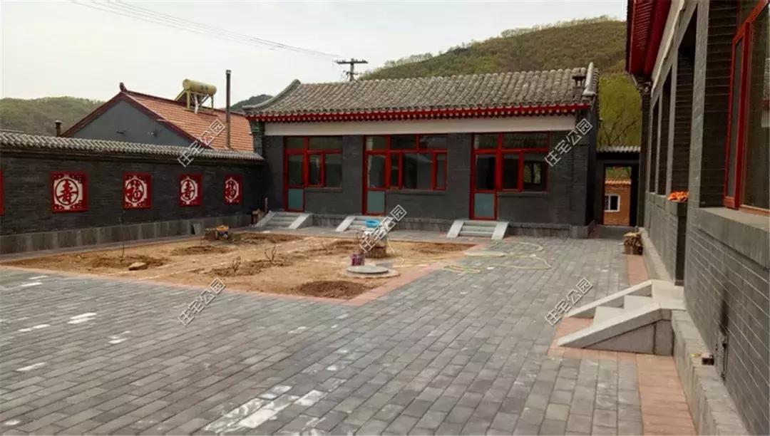 东北农村模块建房大火炕三合院,三合院一层有火炕