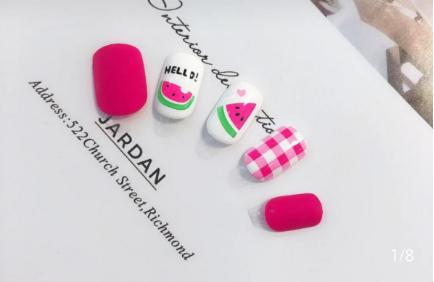 小指甲盖怎么做美甲好看又简单,美甲短甲贴小白花简单又显白