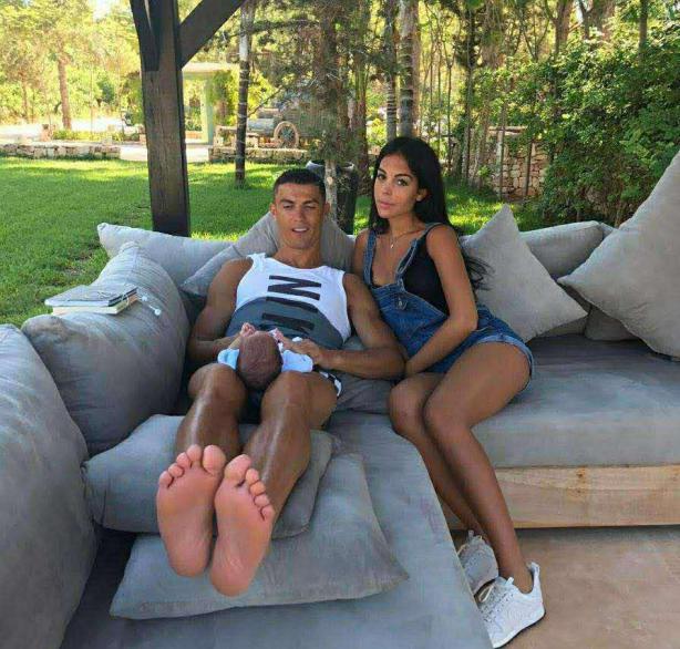 c罗携女友度假,c罗携女友出海