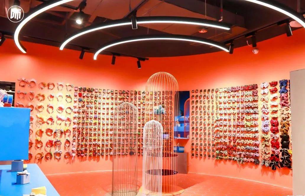 解码新兴饰品选址心机：本土冲流量，外资博调性丨门店密码