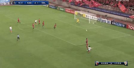 亚冠33岁老国脚再现世界级“磁铁脚”：现役国足能做到的真不多！