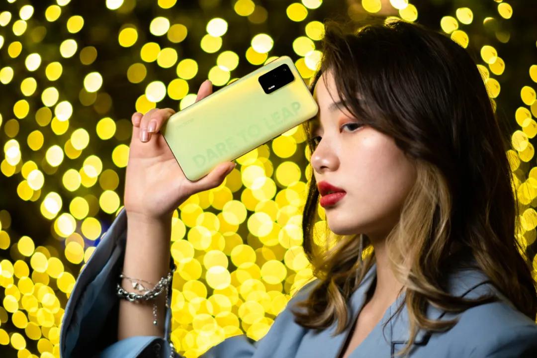 realmeq3是一款直面屏手机吗,realme最具性价比的千元机