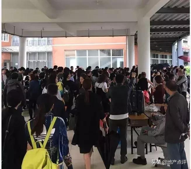 震惊！彻夜排队！南京名校招生人数爆满！周边楼盘却……