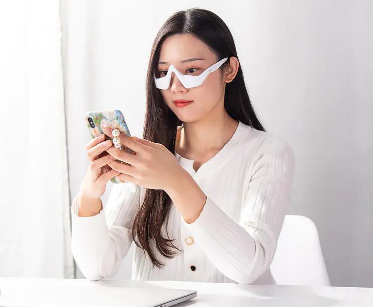 能放进包包的“美容院”，随时淡纹护眼，素颜美女少不了它