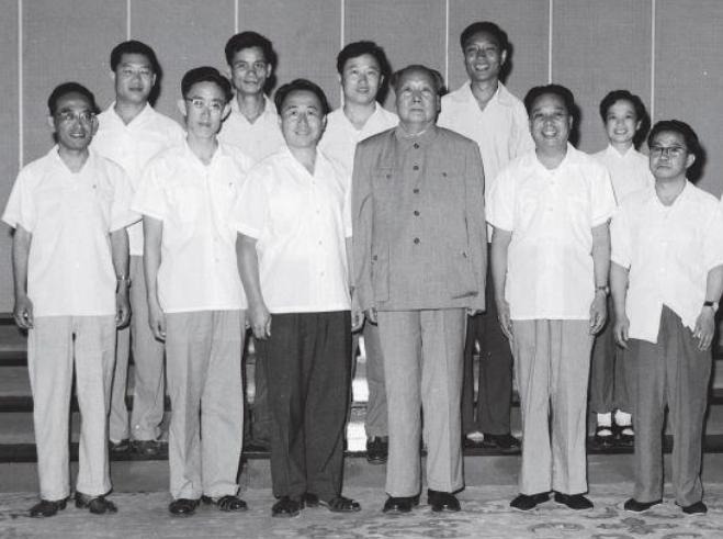 毛主席病逝前吃了7两燕窝，管家吴连登谈到他家仓库：就让人直哭