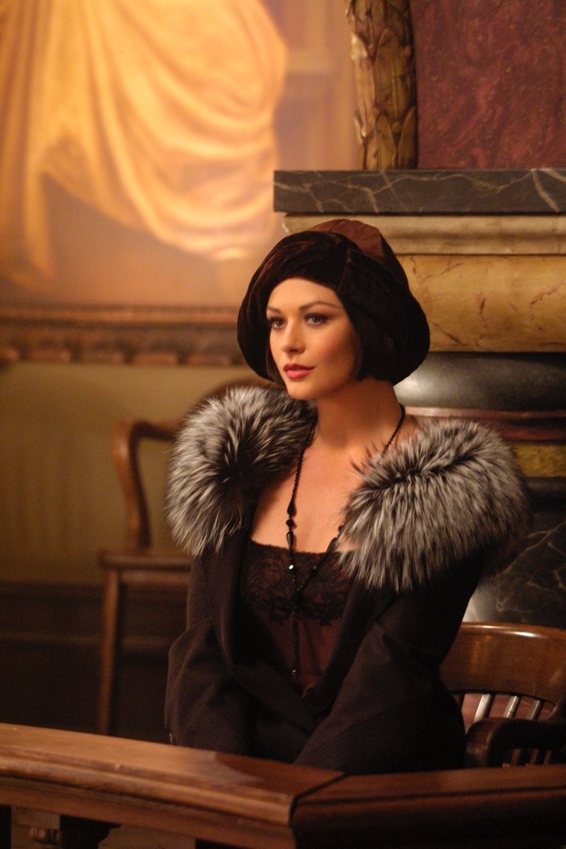 泽塔琼斯:和大25岁老公像同龄人,女儿没她漂亮,儿子遗传高颜值