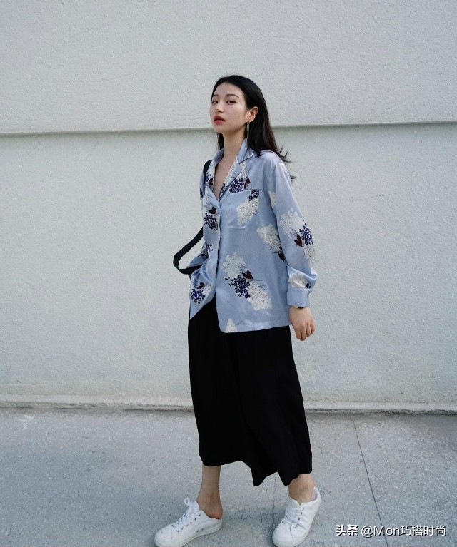 半身裙怎么穿才够好看,夏天黑色a字半身裙搭配什么鞋子