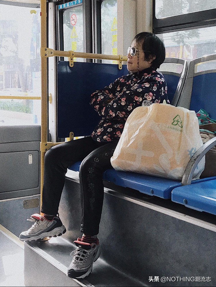 老爹鞋两根鞋带怎么穿,老爹鞋如何穿好看