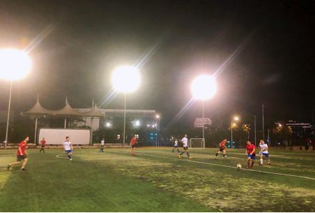 研祥产业大学同清华大学开展足球友谊赛