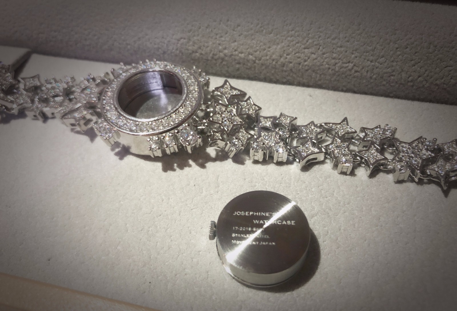 社交场合手镯的佩戴,社交场合怎么戴珠宝