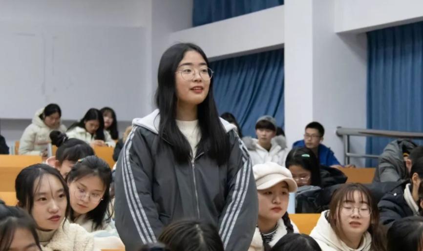 计算机类专业挣钱最少的专业是,计算机类专业最火爆专业就业前景