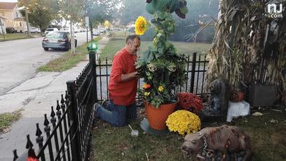 为过万圣节把房子改成鬼屋吓坏数千人，幸好我和这个老哥不是邻居