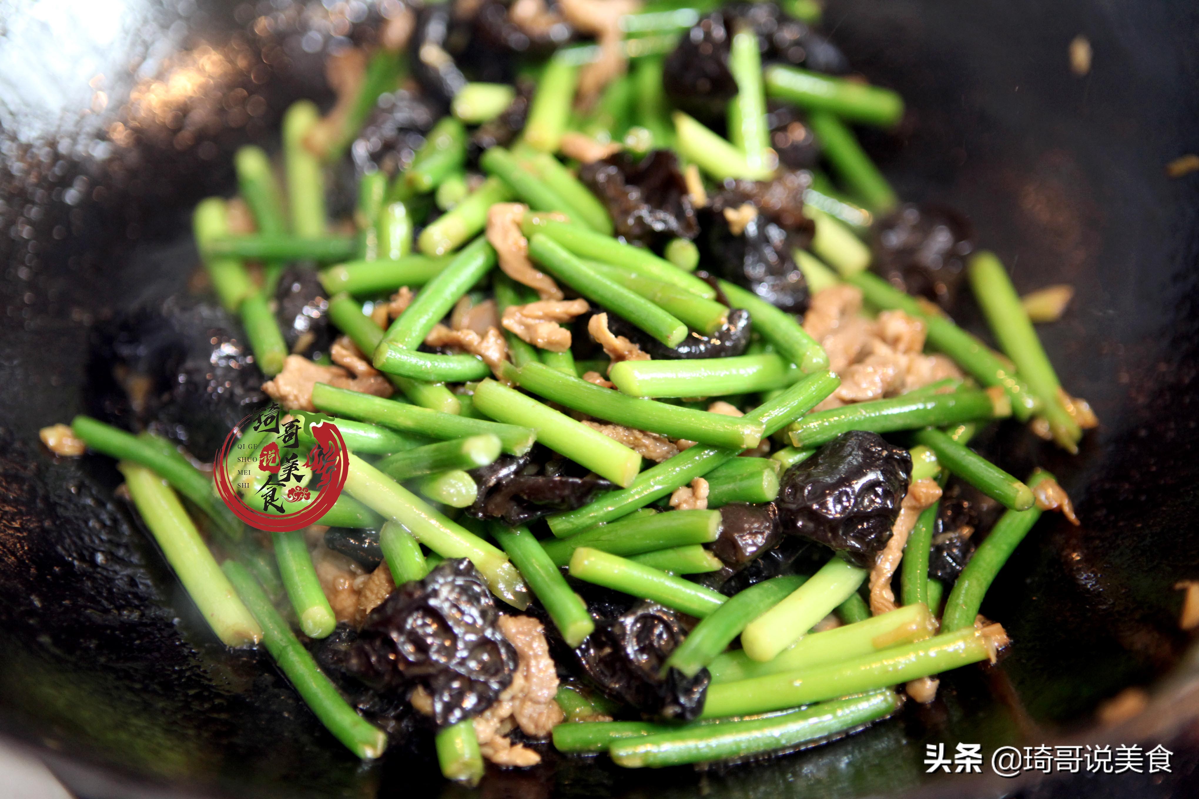 如何炒木耳不噼里啪啦,怎样炒木耳防止木耳不炸锅