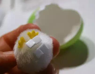 鸡蛋壳托盘手工作品创意,鸡蛋壳手工制作创意粘贴墙面画