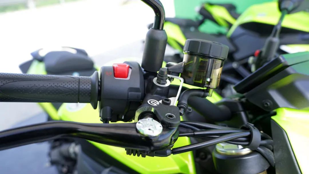 贝纳利tornado302跟飓风302r,新款贝纳利302r5秒破百