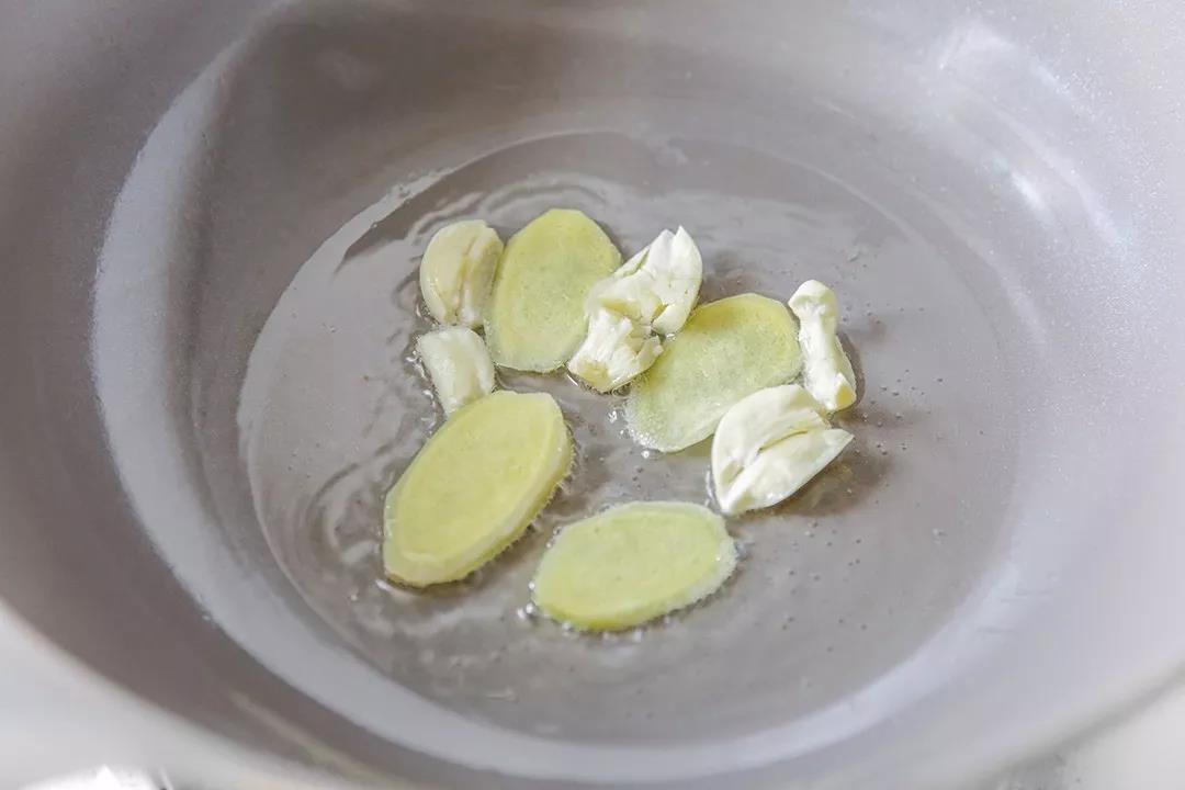 梭子蟹年糕煲做法大全家常,芋头火腿梭子蟹的做法大全