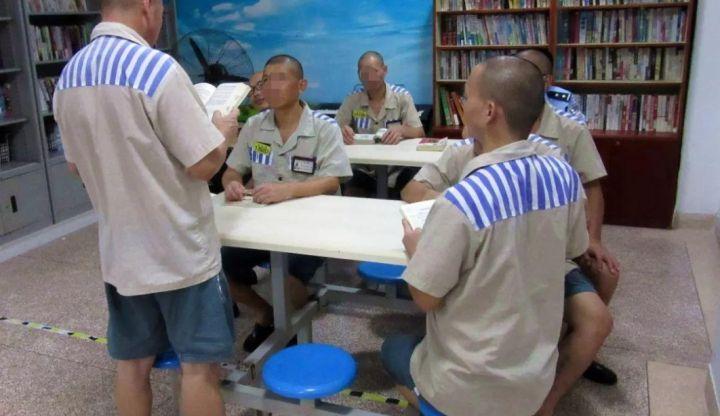 服刑人员冬天穿什么衣服,监狱服刑穿啥衣服