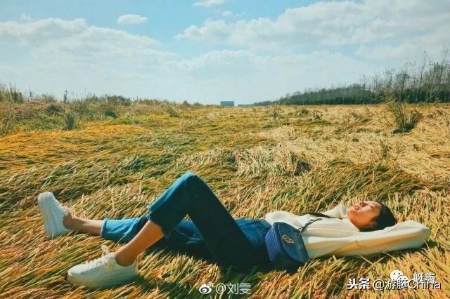 吉娘娘与刘雯一起走秀,刘雯吉娘娘同台