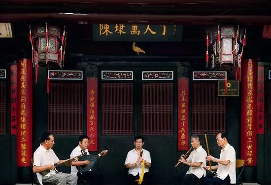 再下一城衣服,安踏买下的运动品牌