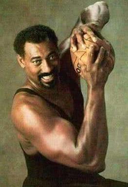 张伯伦为什么比拉塞尔厉害,为什么说张伯伦是篮球皇帝