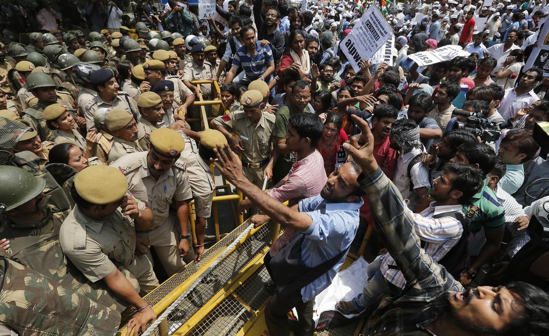 荒唐!印度女孩被邻居夫妇灌药性侵八年,求助表哥又被其绑走侵犯