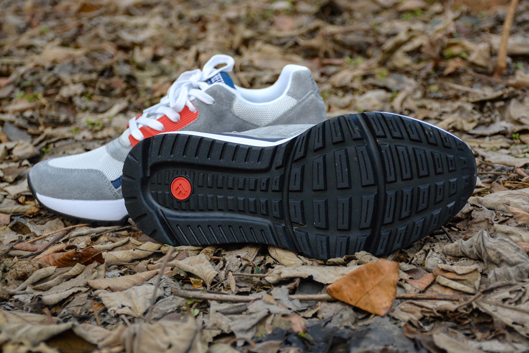 复古拼接休闲鞋松软底,复古舒适运动休闲鞋