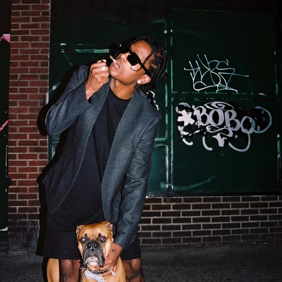 人称「Bra收割机」的他，又回监狱了！丨SOFRSHBOY