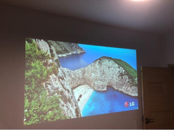 让人眼前一亮的高科技产品,坚果x3投影的测评