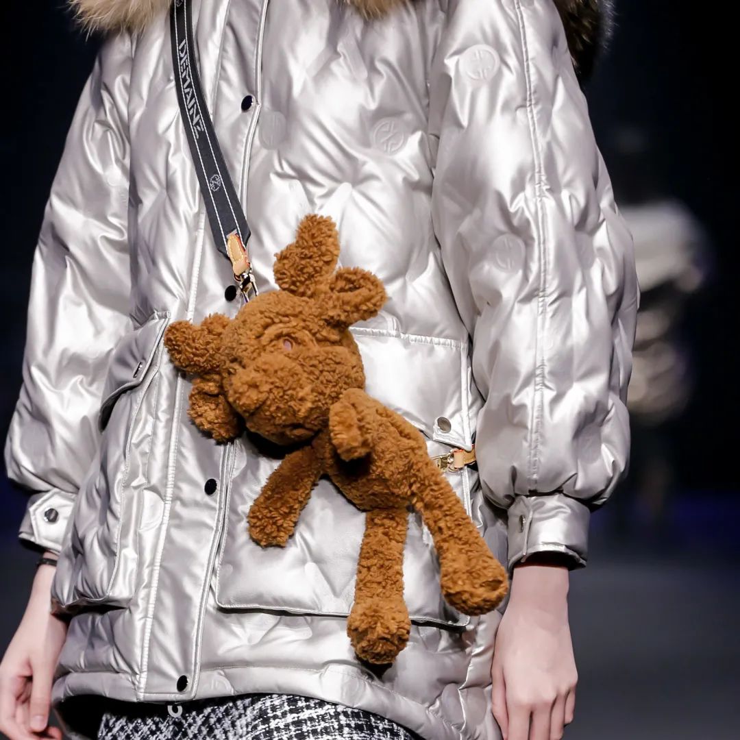 2021秋冬女装款式流行趋势,2018秋冬趋势报告巴黎时装周