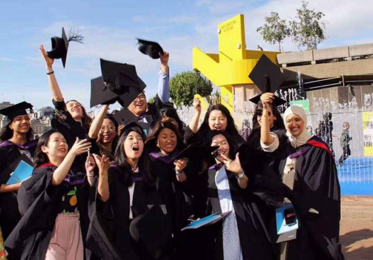 留学生回国工作被歧视,留学生回国应该被指责吗