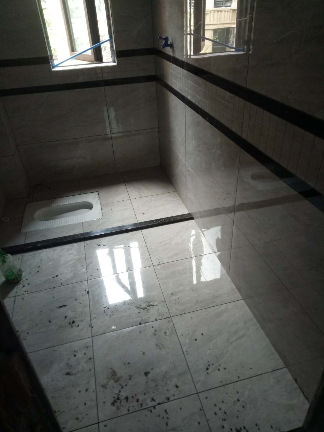 永川装修公司，永川青苹果装修队置城荣华府贴砖图片