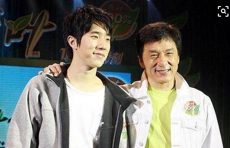 房祖名36岁生日,房祖名谢霆锋演唱会为成龙庆生